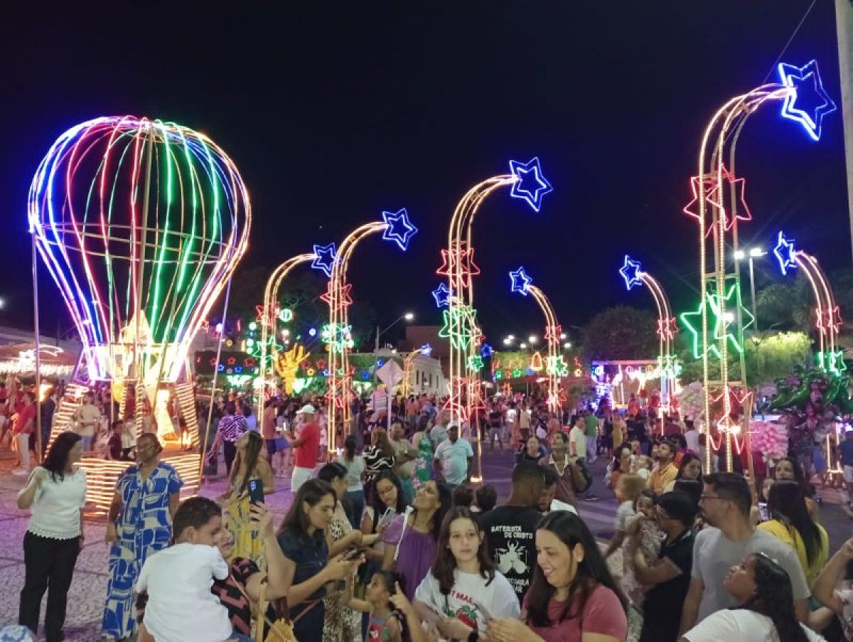 Abertura do Natal Novo tempo aconteceu nesta quarta-feira (11)  em Caetité — imagem 8
